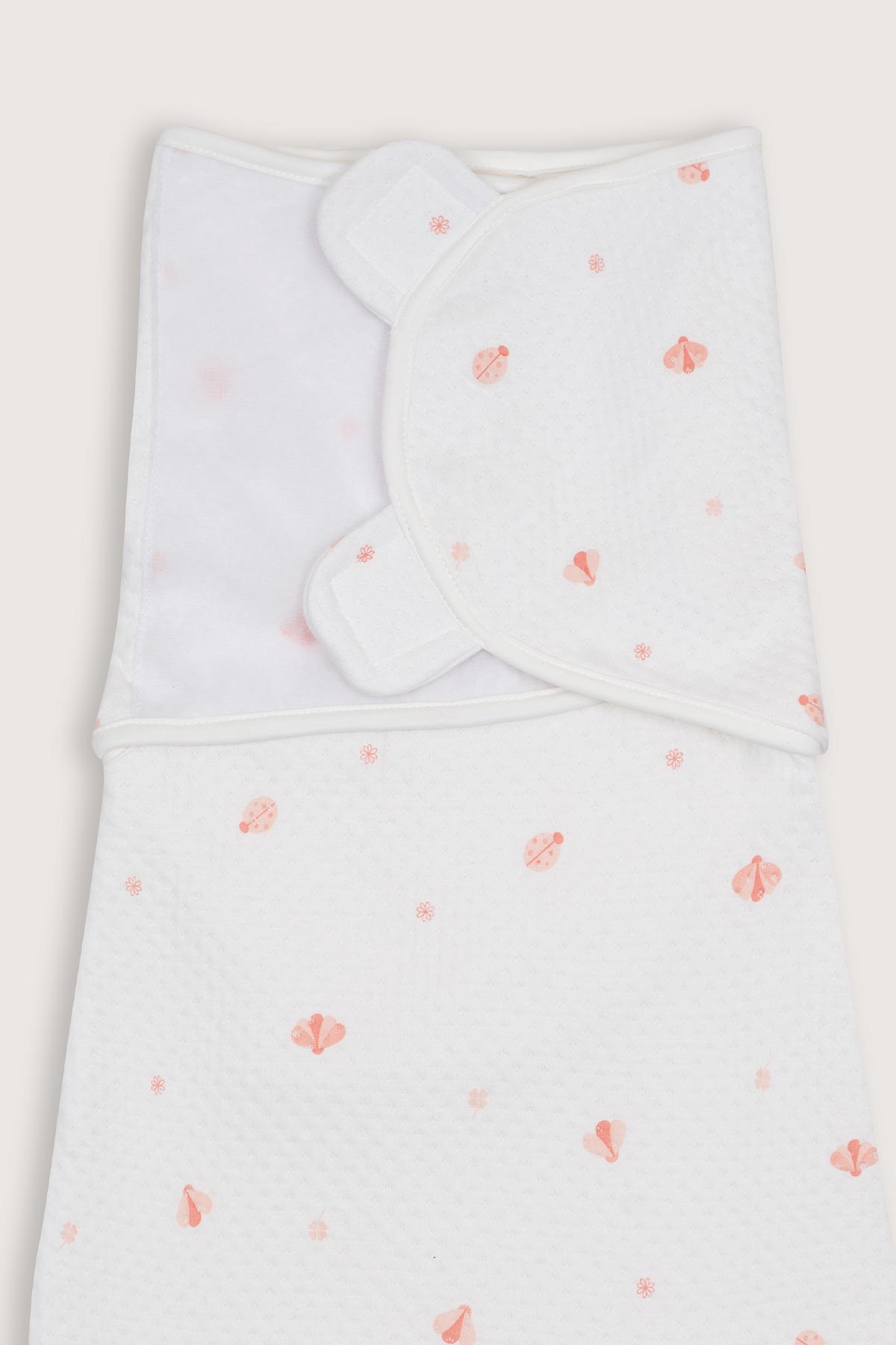 Swaddle Media Estación Mariquitas Detalle